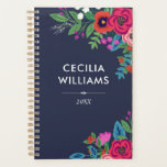 Levendige Roze Paarse Boho Boeketten Naam Planner<br><div class="desc">Spiraalplanner bedrukt met arrangementen van handgetekende bloemen in roze, paarse en witte kleuren tegen een donkerblauwe achtergrond. Voeg jouw naam en het jaar in witte letters toe.</div>
