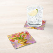 Levendige roze tulpen in gouden vaas kartonnen onderzetters (Insitu)