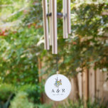 Levendige Rustieke Wildflowers Monogram huwelijksc Windgong<br><div class="desc">Een boho huwelijkscadeau met een kleurrijk waterverf wildflower boeket met blauw,  geel,  paarse en roze bloemen,  en initialen en trouwdatum van het paar.</div>