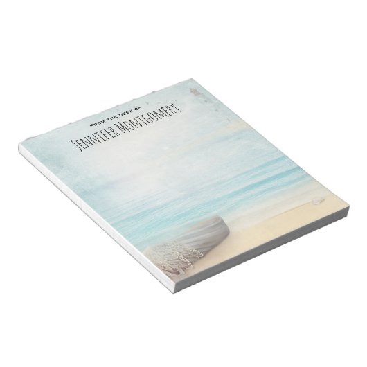 Levendige strand met Boat & Lighthouse Notitieblok (Schuin)