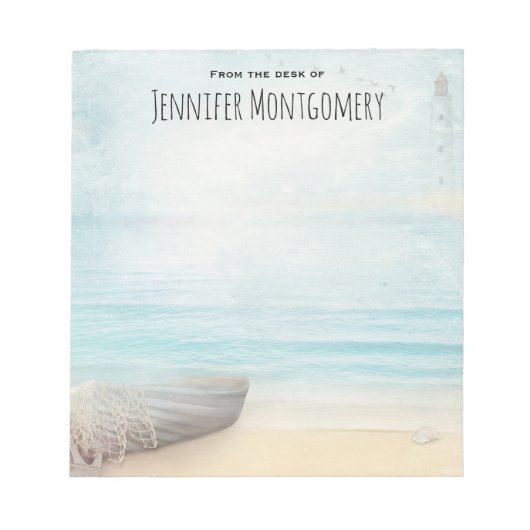 Levendige strand met Boat & Lighthouse Notitieblok (Voorkant)