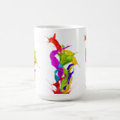 Levendige vloeibare explosie: abstracte verfspatte koffiemok (Center)