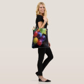 Levendige Waterverf Druiven en Dauwdruppels Tote Bag (Op model)