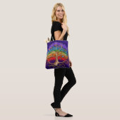 Levensboom Golden Swirl en Rainbow Tote Bag (Op model)