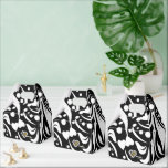 Levenscitaat Zwarte Favorieten Doos van Adiela Ako Bedankdoosjes<br><div class="desc">De Life Quote Black Favor Box van Poet Adiela Akoo is geïnspireerd door haar citaat: “Life is not something we put on the back burner hoping to get to live further down the line”. Neem dus die sprong in het diepe. Avontuur wacht op je. Kijk ook naar andere bijpassende items...</div>