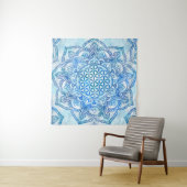 Levenvlucht in Lotus - Gentle Sky Blue Wandkleed (In situ)