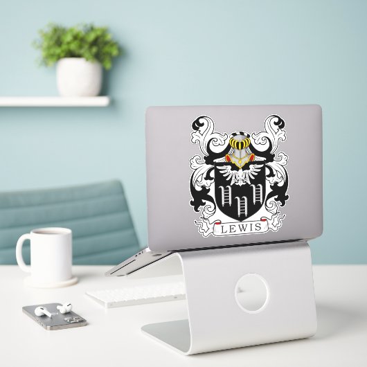 Lewis Family Crest Sticker (Laptop op bureau)