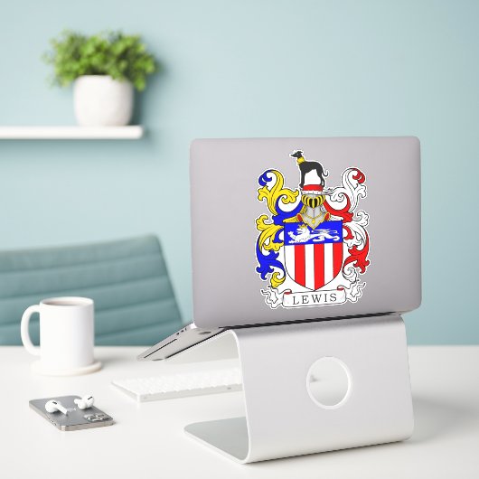 Lewis Family Crest Sticker (Laptop op bureau)
