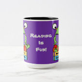 Lezen is een vlot boek dat Alien-Mok laadt Tweekleurige Koffiemok (Center)