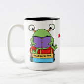 Lezen is een vlot boek dat Alien-Mok laadt Tweekleurige Koffiemok (Links)