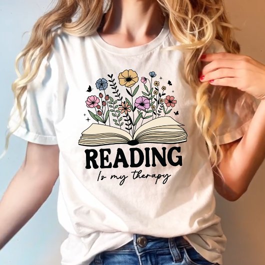 Lezen is mijn therapie bloemenboek t-shirt