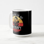 Lezen is mijn therapie Grappig boek Kip lezen Koffiemok (Voorkant links)