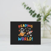 Lezen is uit deze wereld briefkaart (Staand voorkant)