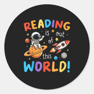 Lezen is uit deze wereld ronde sticker