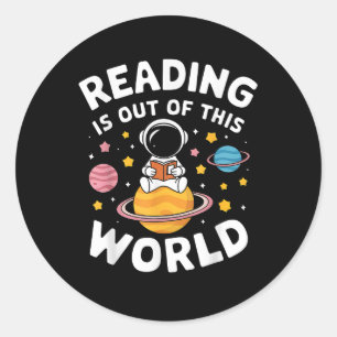 Lezen is uit deze wereld ronde sticker