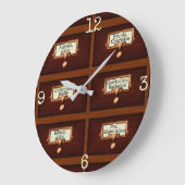 Lezen van tapecatalogusbakens voor bibliotheekboek grote klok (Hoek)