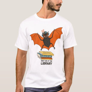Lezende vleermuis   Whimische bibliothecaris met b T-shirt