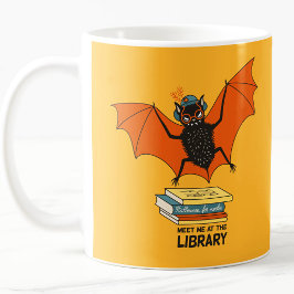 Lezende vleermuis | Whimsical bibliothecaris met b Koffiemok
