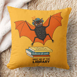Lezende vleermuis | Whimsical bibliothecaris met b Kussen
