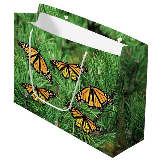 LG Gift Bag Monarch op Pine Boughs Groot Cadeauzakje (Voorkant Gekanteld)