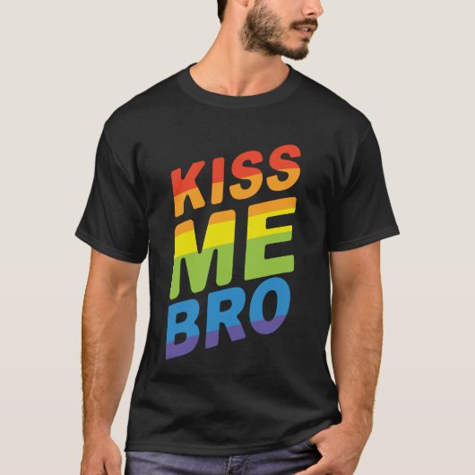 LGBT Pride Kiss Me Bro Moderne Regenboog Typografi T-shirt (Voorkant)