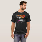LGBT Pride Niemand weet dat ik lesbisch ben T-shirt (Voorkant volledig)