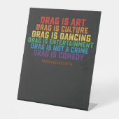 LGBT Pride Support Drag is geen misdaad Reclamebord Met Voetstuk (Voorkant)