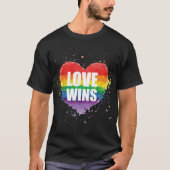 LGBT T-Shirt - Love Wins Rainbow Heart (Voorkant)