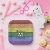 LGBT-vlag: ongeremde regenboogmonogram Papieren Bordje (Feest)