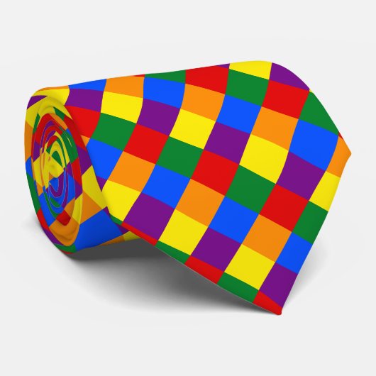 LGBT-vlag, stropdas ingecheckt (Opgerold)