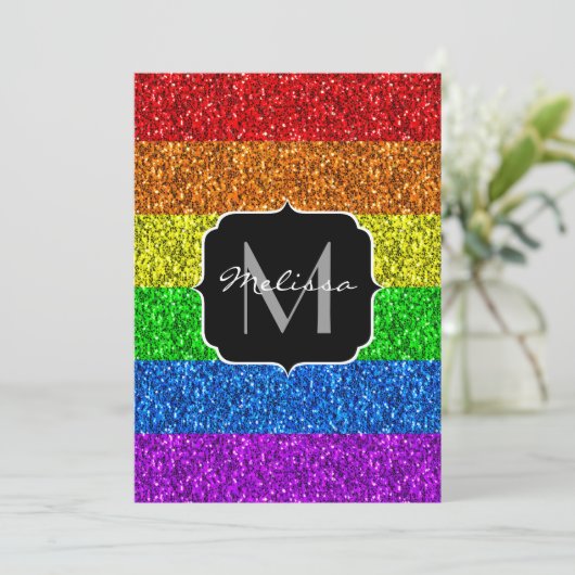 LGBT vlag trilling sparkles Monogram Uitnodiging (Staand voorkant)