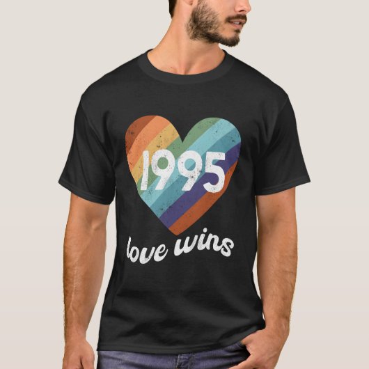 LGBTI Ondersteuning 1995 Liefde wint T-shirt (Voorkant)