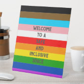 LGBTQ Aanpasbare Progress Pride Vlag Rainbow Reclamebord Met Voetstuk (Insitu)