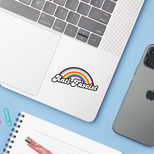 LGBTQ+ antifascist Sticker (Laptop met iPhone)
