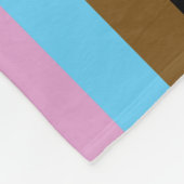 LGBTQ+ INCLUSIEVE PRIDE-VLAG FLEECE DEKEN (Hoek)