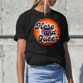 LGBTQ: Lesbische vlag - Hier en Queer T-shirt