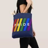 LGBTQ PRIDE Diagonal Rainbow Stripes op Navy Blue Tote Bag (Dichtbij)