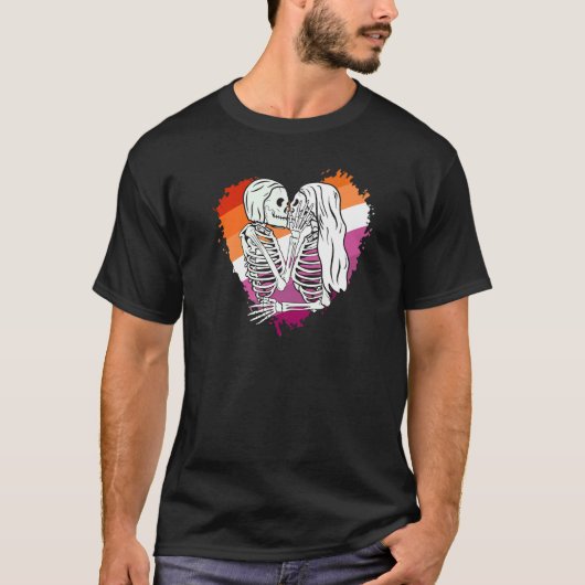LGBTQ Pride flag skeletons kissing a Lesbian skele T-shirt (Voorkant)