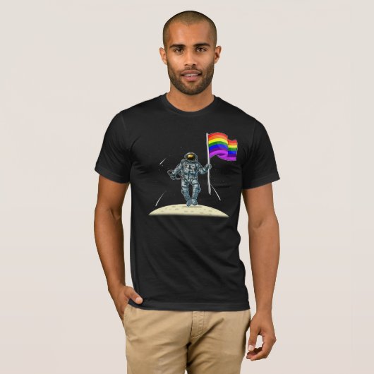 LGBTQ Pride Rainbow Flag - Astronaut op maan T-shirt (Voorkant volledig)