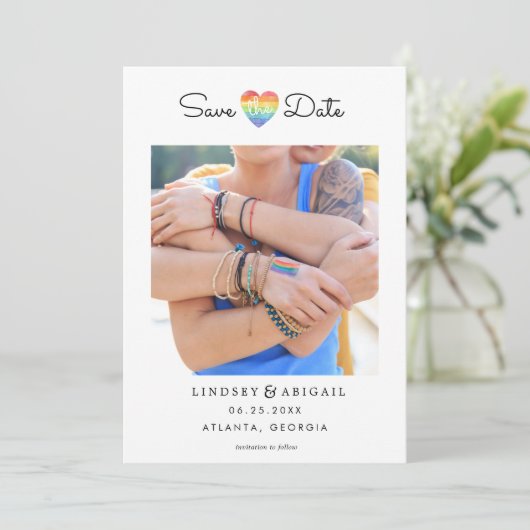LGBTQ Rainbow Heart Opslaan Datum met Foto Save The Date (Staand voorkant)