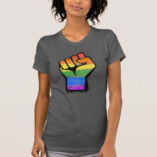 LGBTQ Traditionele Regenboog Pride Vuist T-shirt (Voorkant)