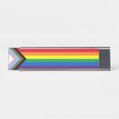 Lgbtq: vlag van homoseksuele pride, inclusief bred bureau naambordje (Voorkant)