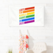 LGBTQ voor KAMALA HARRIS Rainbow Stripes Spandoek (Insitu)