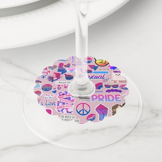 LGBTQ+ wijnglas Labels (Dichtbij)