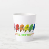 LGBTQIA+ Manatees willen gewoon een knuffel Latte Mok (Voorkant)