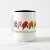 LGBTQIA+ Manatees willen gewoon een knuffel Tweekleurige Koffiemok (Voorkant links)