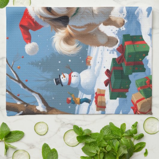 Lhasa Apso loopt in de sneeuw met kerst Pet Theedoek (Gevouwen)