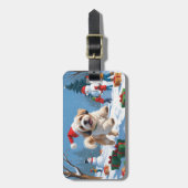 Lhasa Apso loopt in de sneeuw met kerstmuts Bagagelabel (Voorkant verticaal)