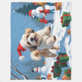 Lhasa Apso loopt in de sneeuw met kerstmuts Fleece Deken (Voorkant)