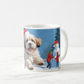 Lhasa Apso loopt in de sneeuw met kerstmuts Koffiemok (Voorkant rechts)